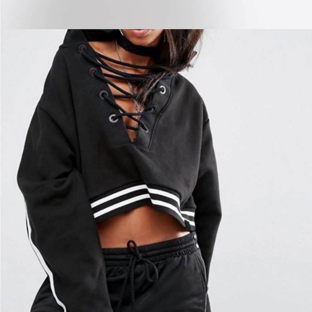 Black Lace-Up Cropped Hoodie